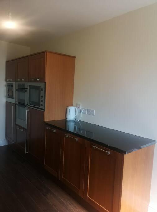 Spacious And Warm 2 Bedroom Apartment Sleeps Up To 5 Athy Luaran gambar
